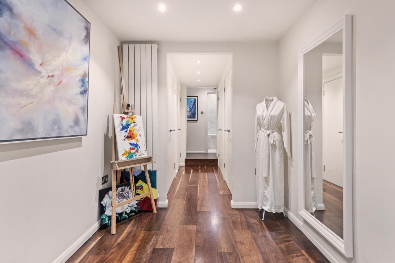 Hyde Park Luxury Two-bedroom With Patio *