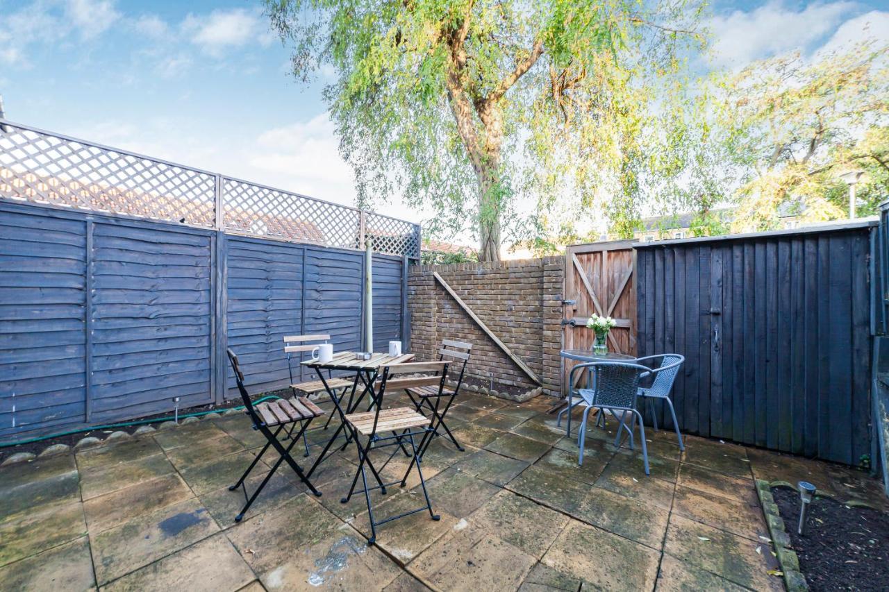 Hébergement de vacances Arte - 3-bedroom Bright House London, Haggerston, Garden, Parking, 8 Min Walk To Haggerston Station, Weekly Or Monthly Stays, Serviced - 7 Guests Londres