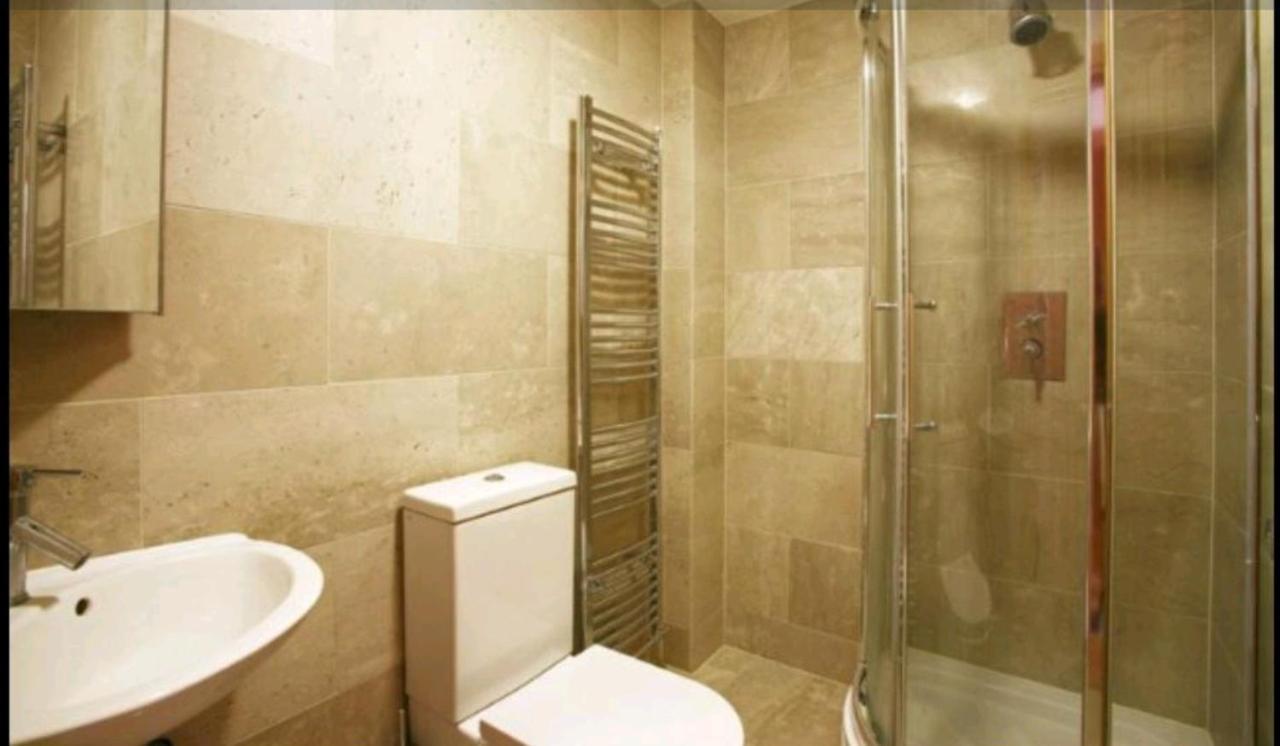 Quarto em Acomodações Particulares Central London Rooms *
