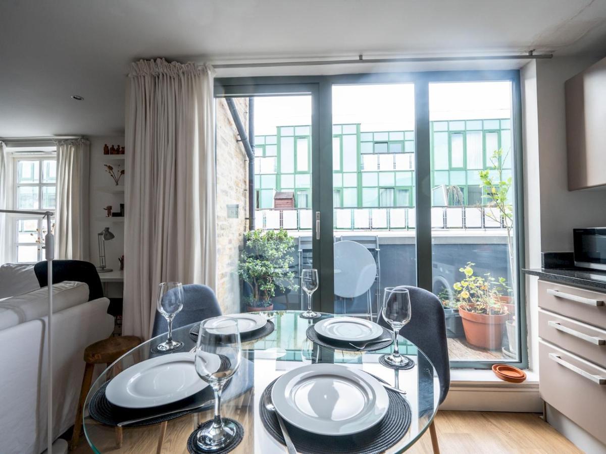 Appartement Cosy And Spacious Flat Near Bridge Londen