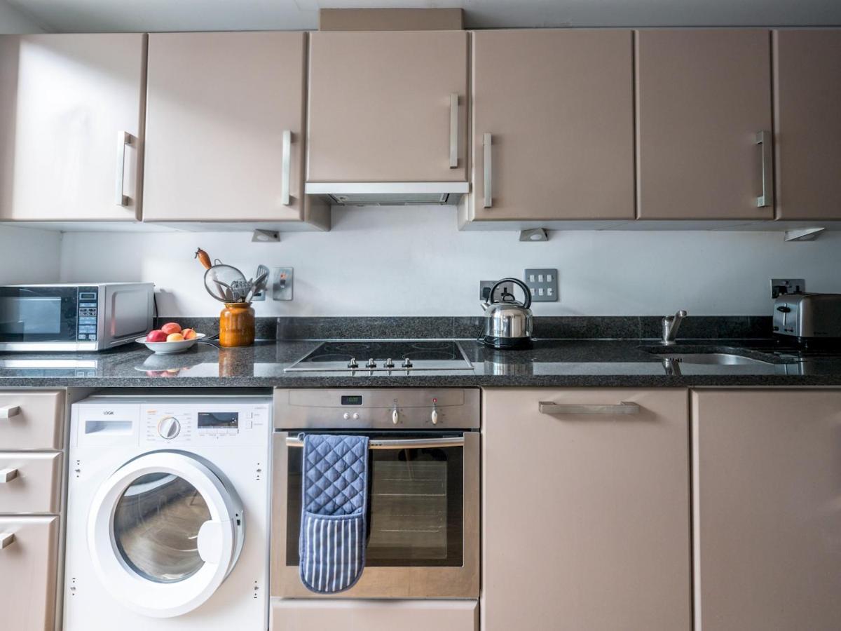 Cosy And Spacious Flat Near Bridge * Londen