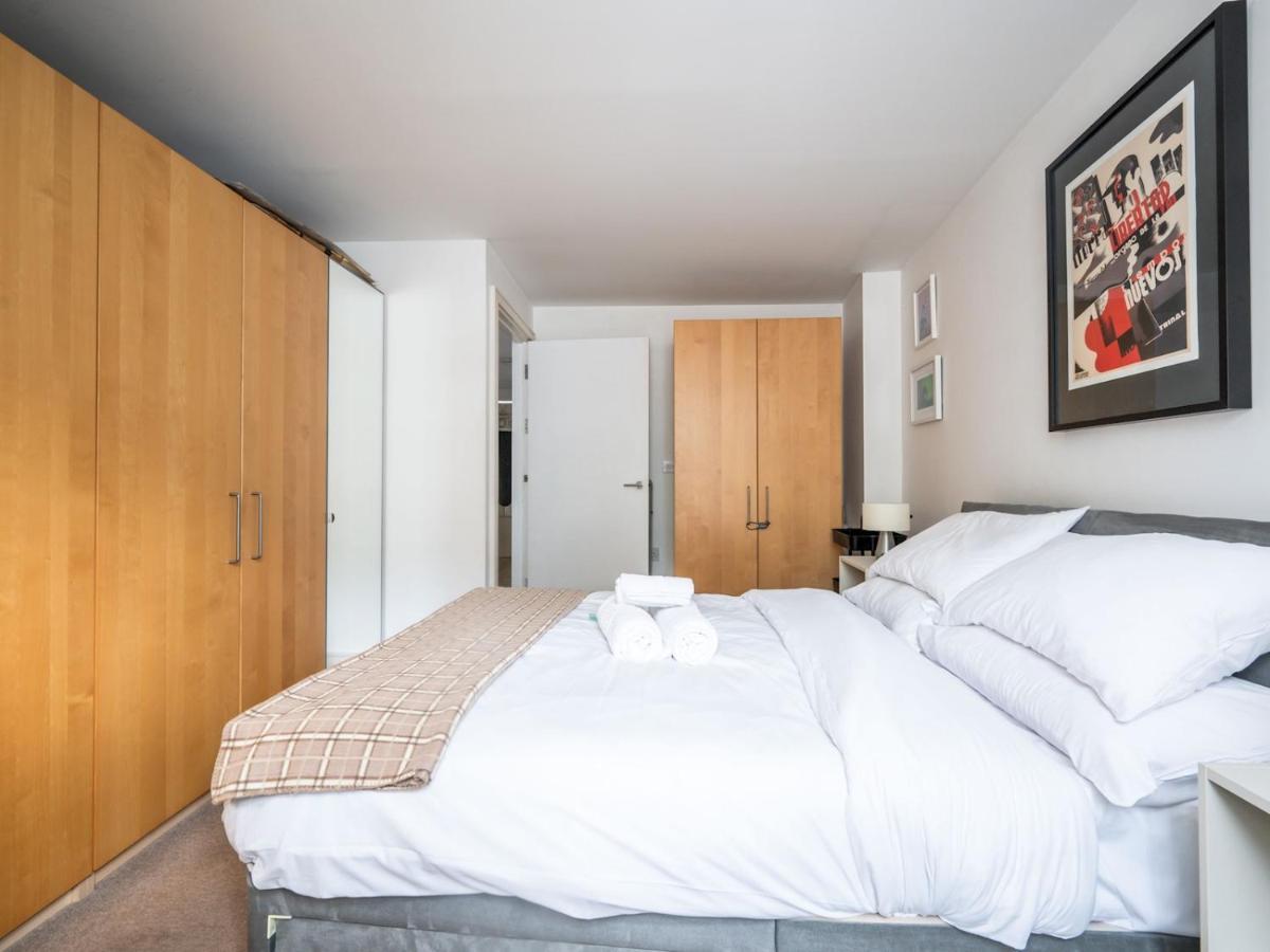 Appartement Cosy And Spacious Flat Near Bridge Londen
