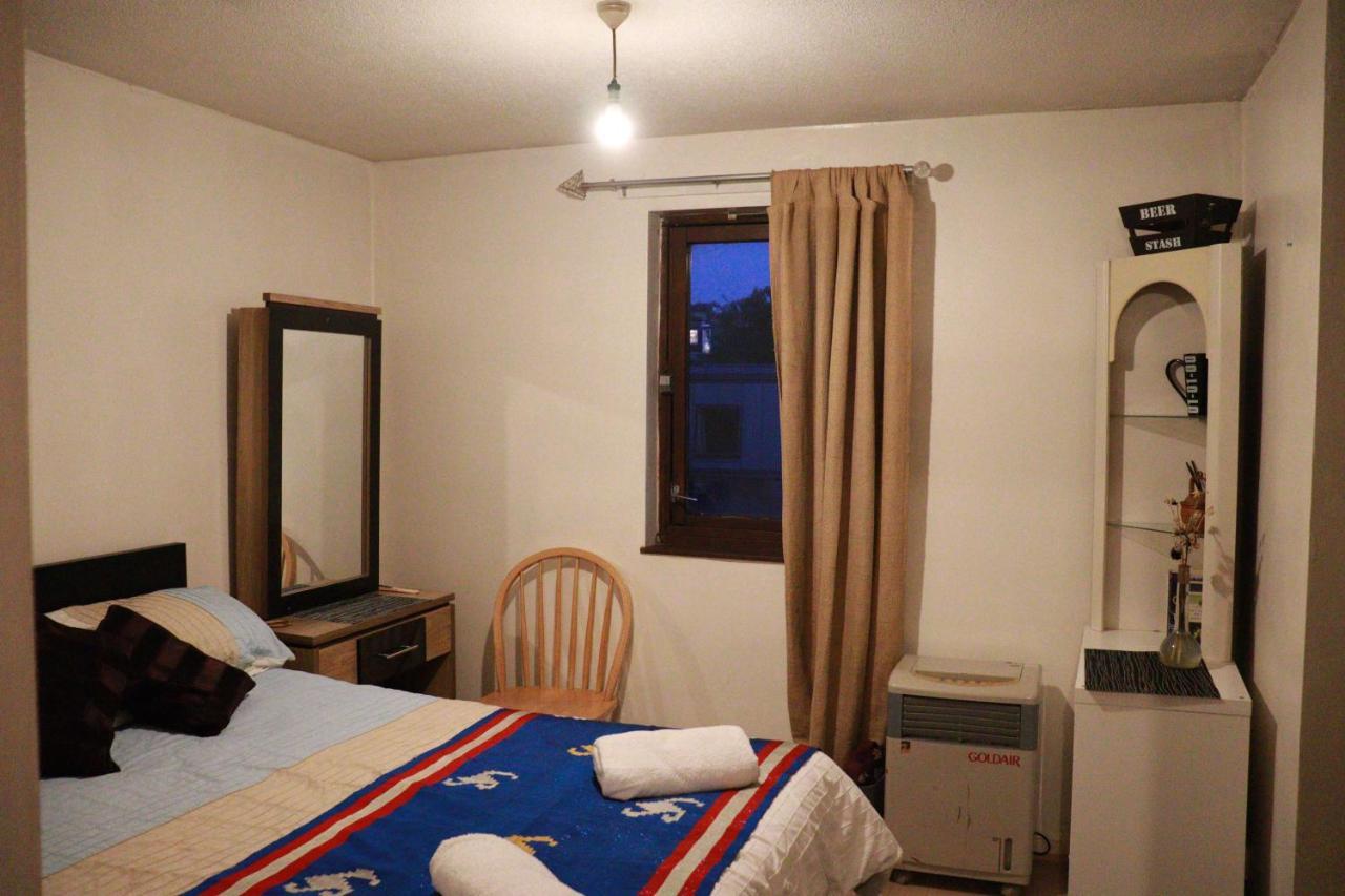 Comfortable 2-bed House In Zone 2 Casa de férias Londres
