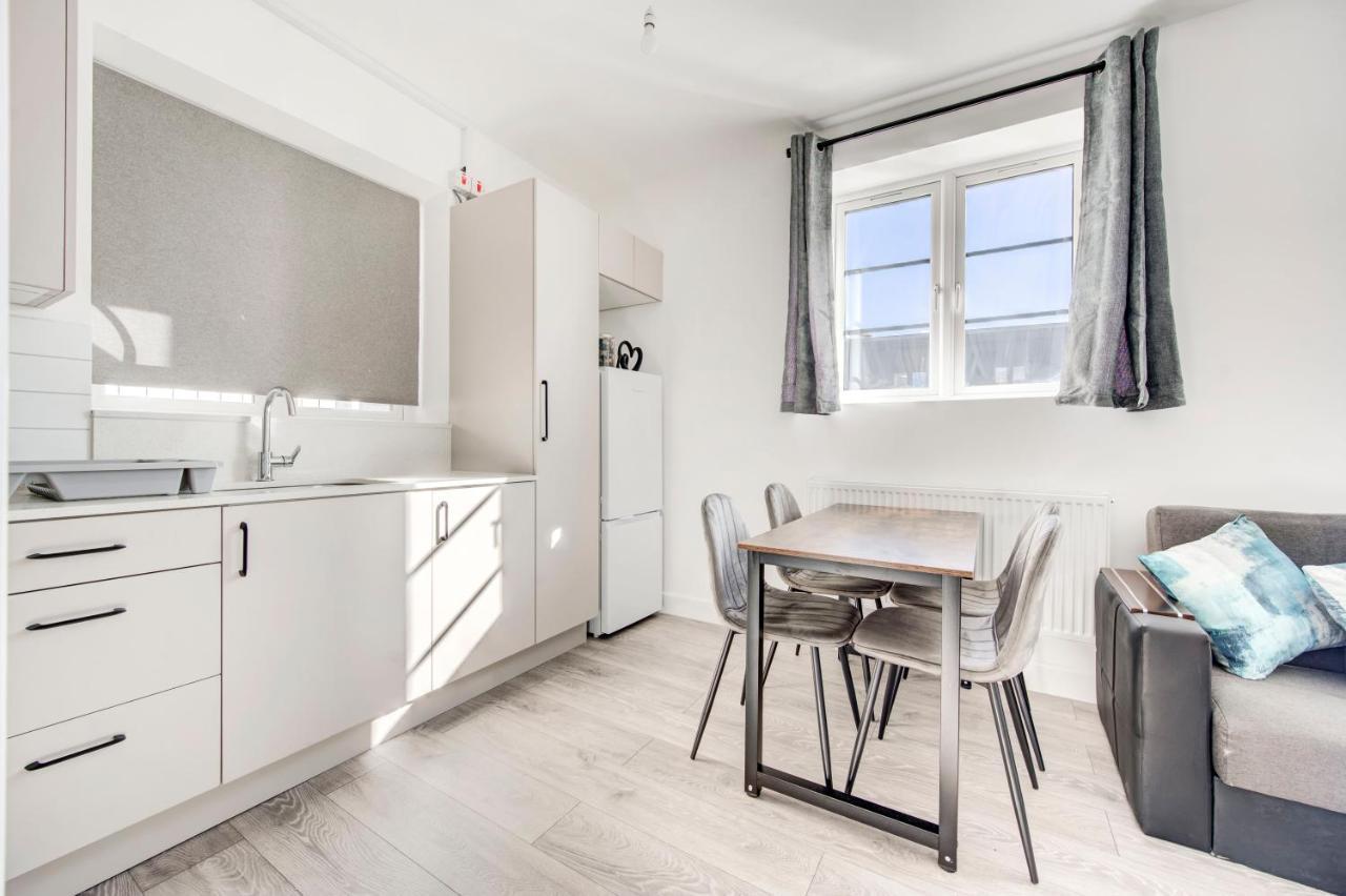 2 Bedroom With Large And Wi-fi Apartment London