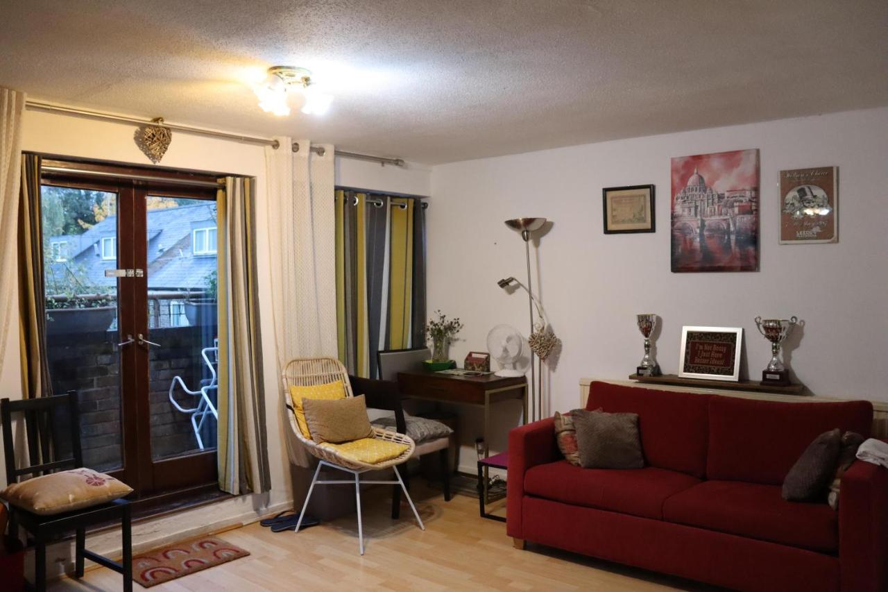 Comfortable 2-bed House In Zone 2 Casa de férias Londres