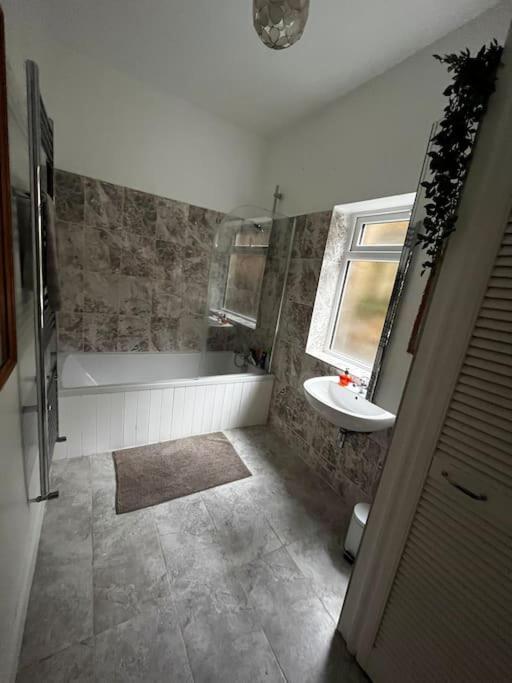 Appartement 3 Bed Ground Floor Flat *