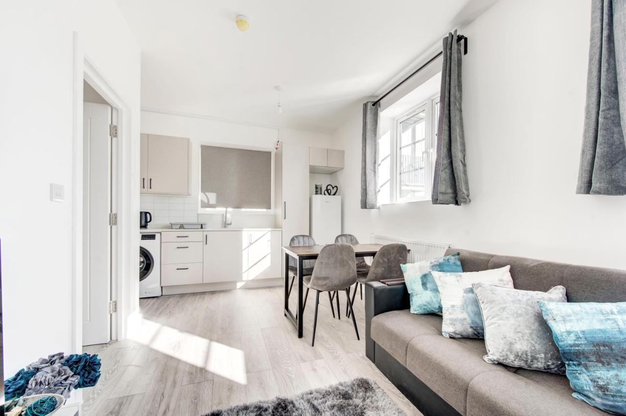 Apartment 2 Bedroom With Large And Wi-fi London