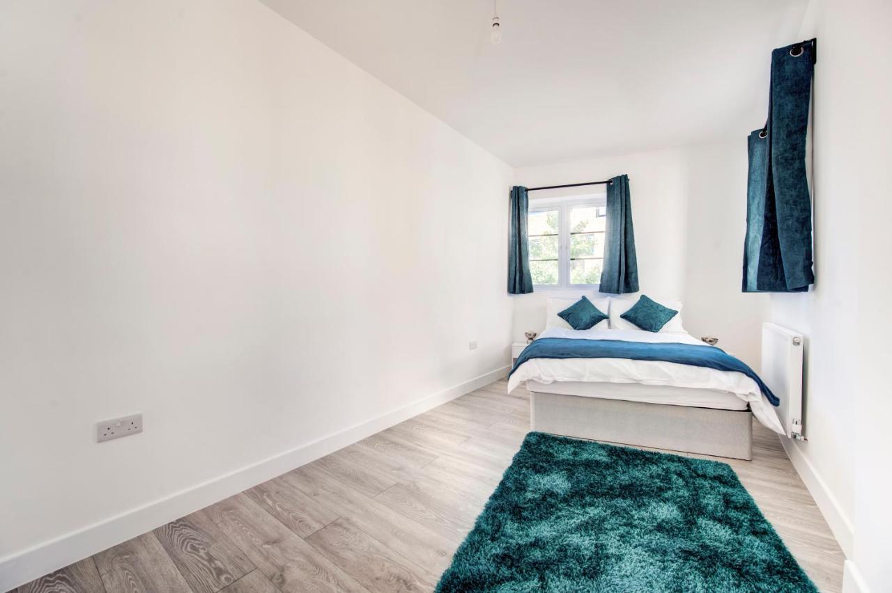 2 Bedroom With Large And Wi-fi * Londres