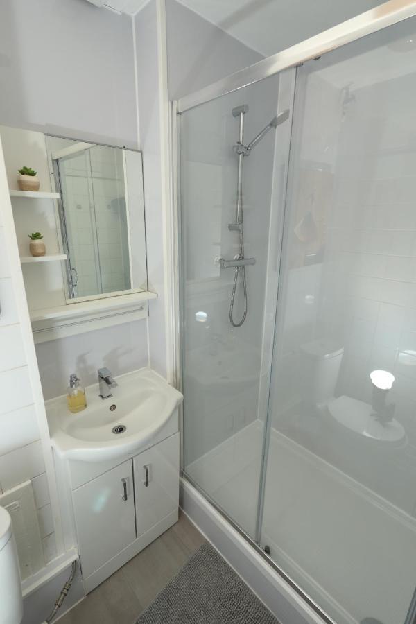 Self Contained 2 Bedroom Flat In Southwark Londres