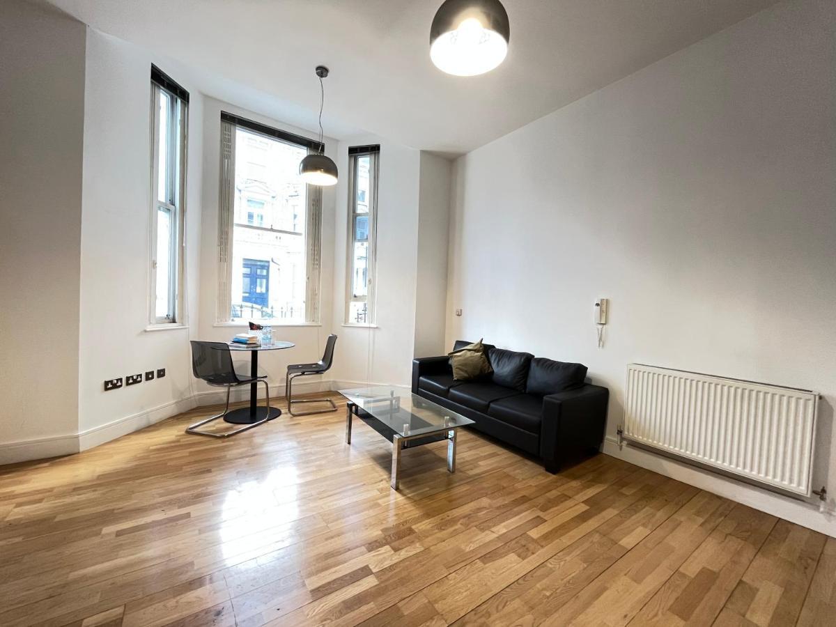 Serviced In Kensington Victoria Apartment *