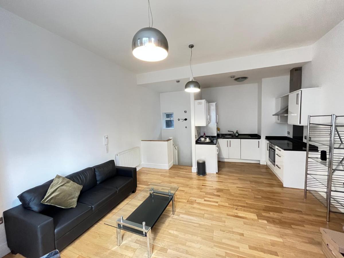 Apartment Serviced In Kensington Victoria