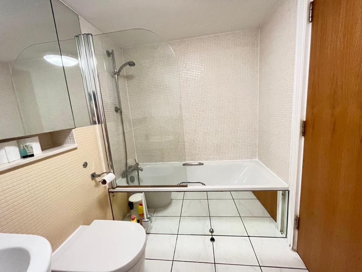 Serviced In Kensington Victoria Apartment