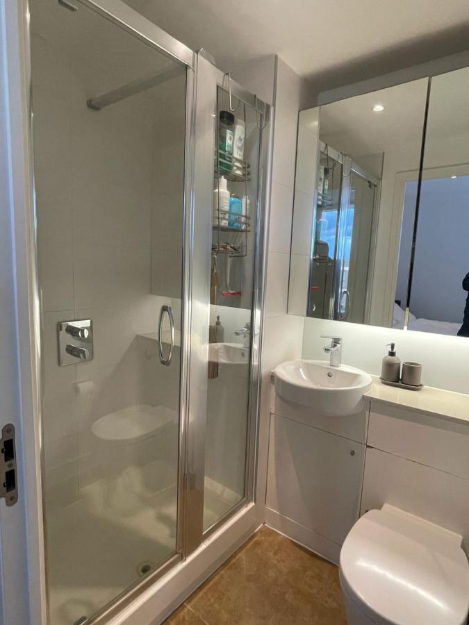 Hospedagem domiciliar Luxury En-suite Olympic Village In Shared Londres