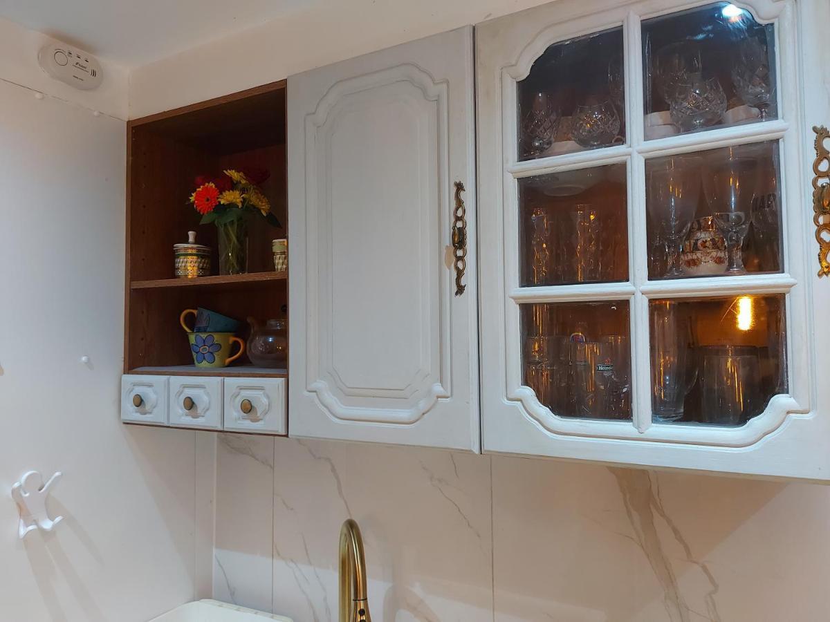 Free Parking - 4 Bed - 3 Bath - Sofa Bed - Digital Lock Entry Hébergement de vacances Londres