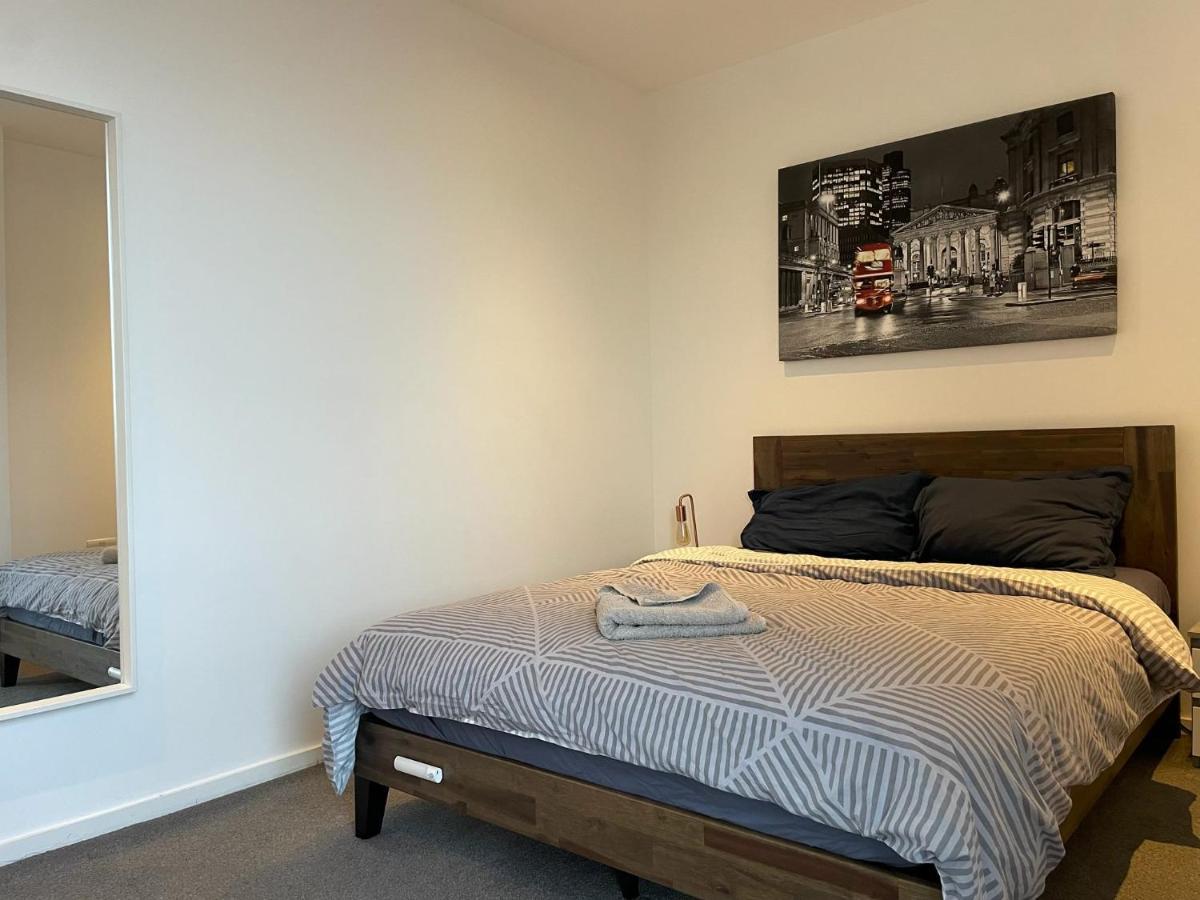 Hospedagem domiciliar Luxury En-suite Olympic Village In Shared *