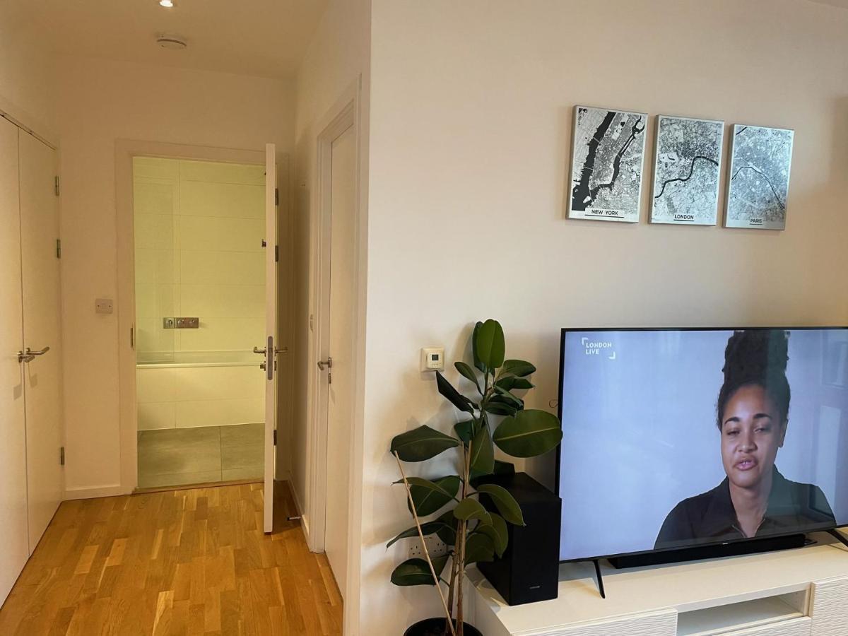 Hospedagem domiciliar Luxury En-suite Olympic Village In Shared