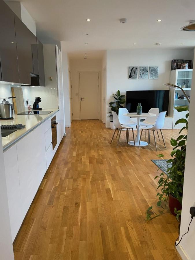 Luxury En-suite Olympic Village In Shared Homestay *