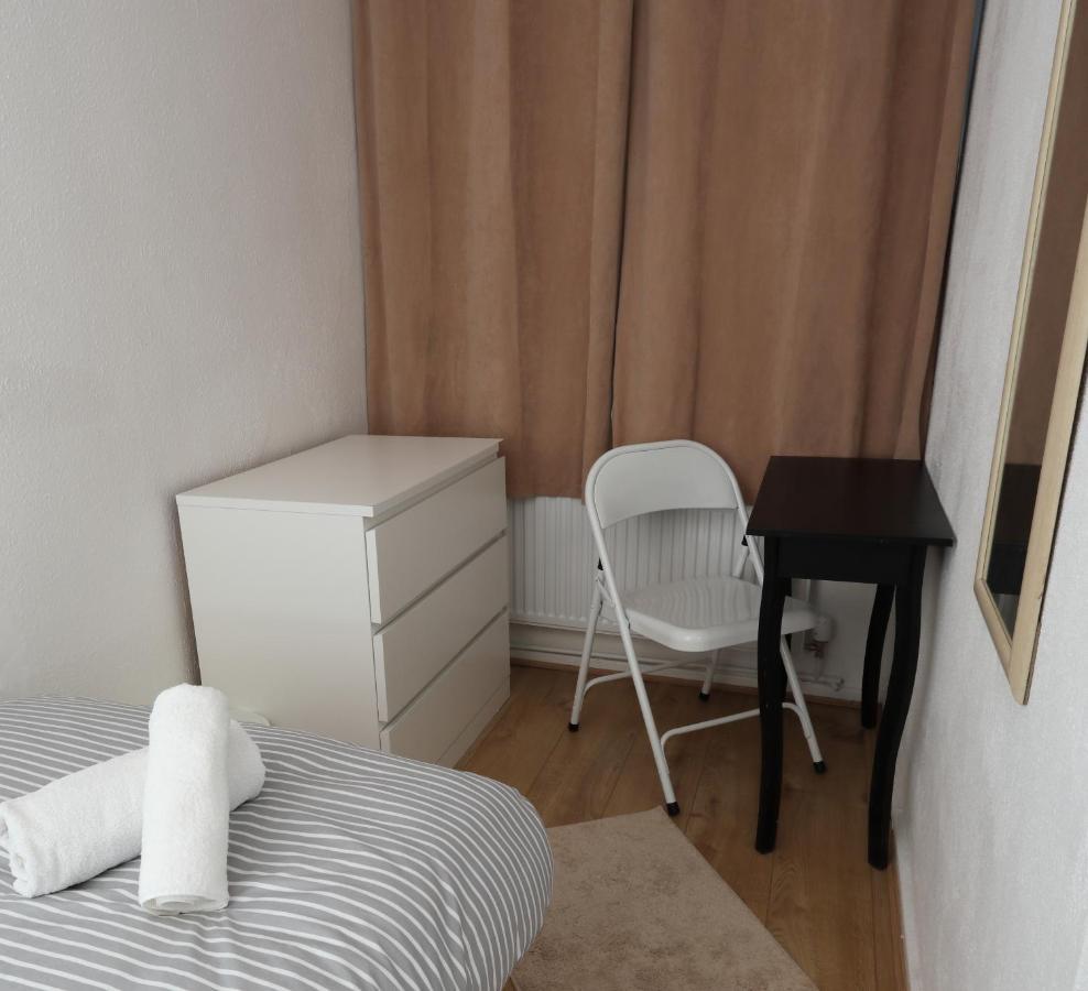 Self Contained 2 Bedroom Flat In Southwark * Londres
