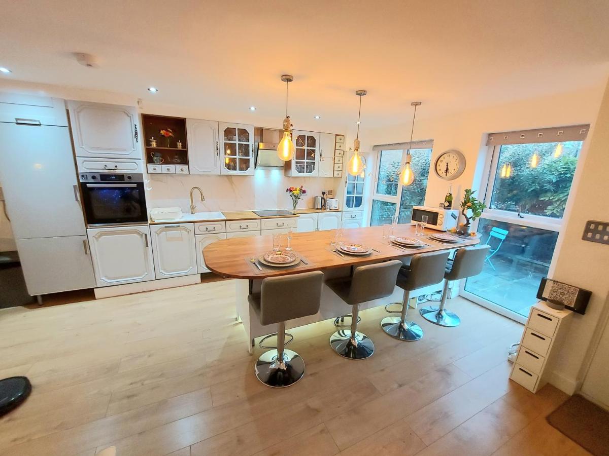Free Parking - 4 Bed - 3 Bath - Sofa Bed - Digital Lock Entry