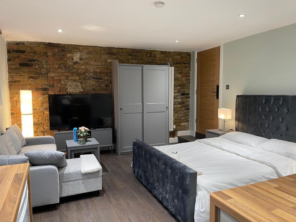 Apartment Cosy Flat With Balcony In Heart Of