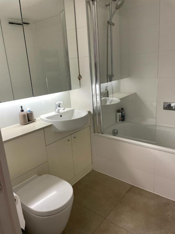 Hospedagem domiciliar Luxury En-suite Olympic Village In Shared Londres