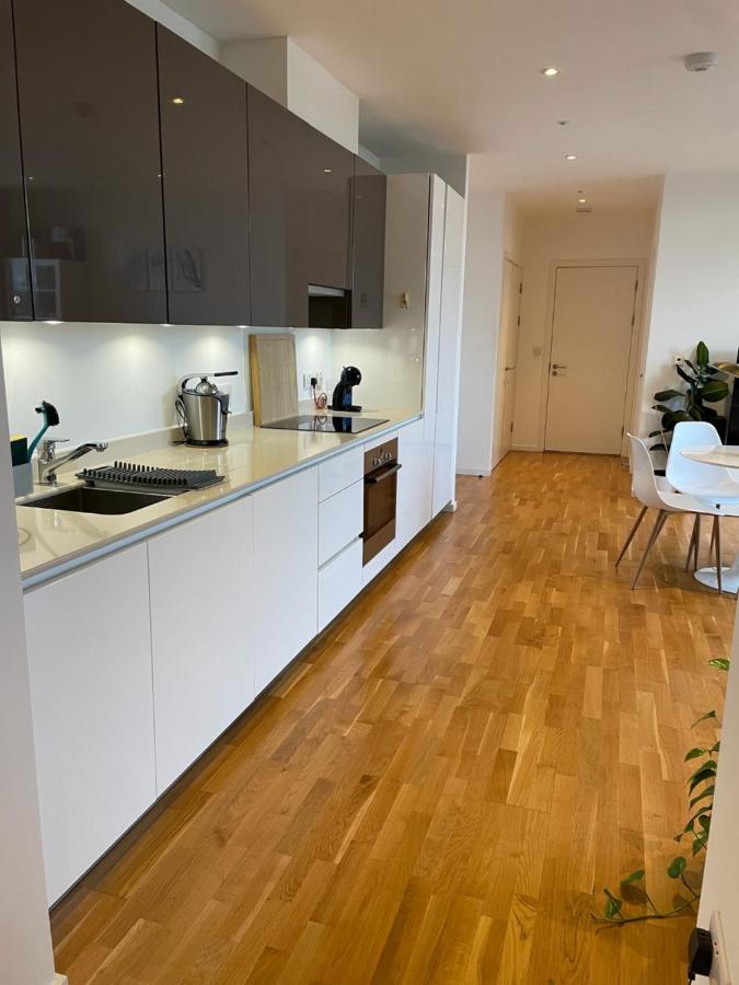 Hospedagem domiciliar Luxury En-suite Olympic Village In Shared *