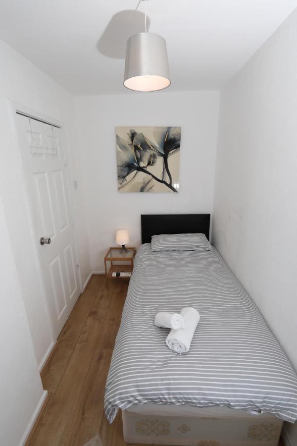 Self Contained 2 Bedroom Flat In Southwark Apartamento