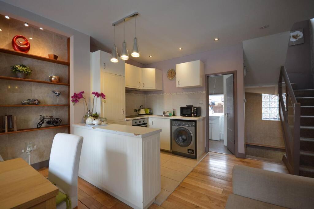Appartement Cheerful 2 Bed With Terrace In Camden Londen