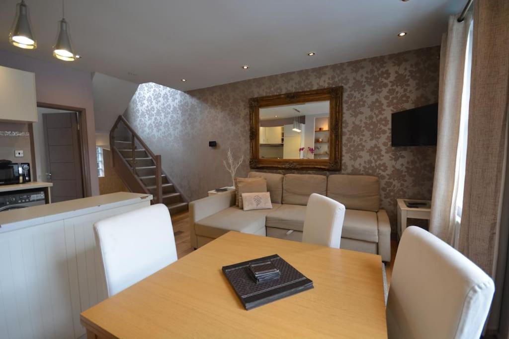 Cheerful 2 Bed With Terrace In Camden Londen