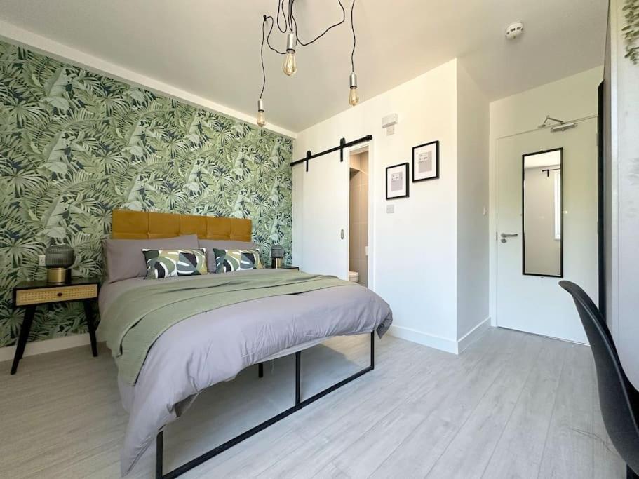 Chic 5-br, Ensuites With Tvs Londres