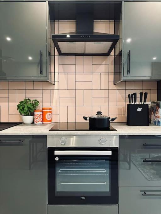 Chic 5-br, Ensuites With Tvs Hébergement de vacances