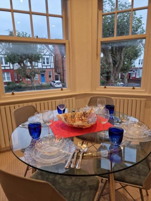 Quintessentially 'london' Flat Londres