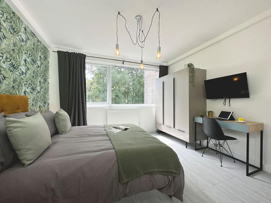 Chic 5-br, Ensuites With Tvs Hébergement de vacances Londres