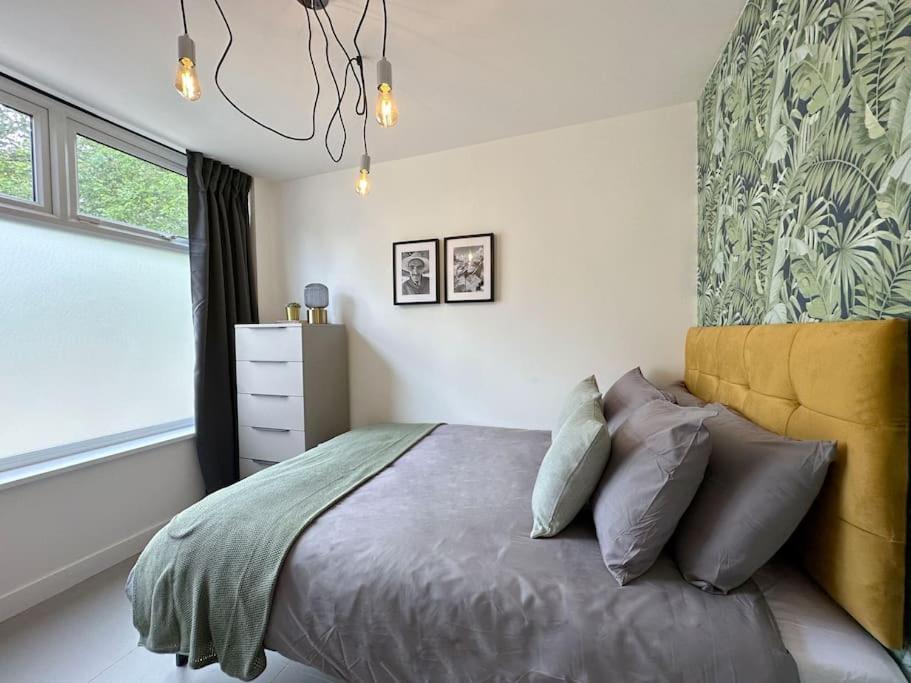 Chic 5-br, Ensuites With Tvs Hébergement de vacances Londres