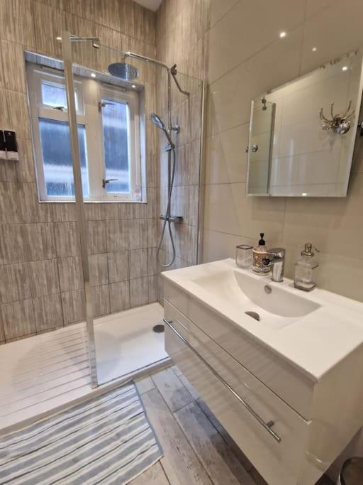 Quintessentially 'london' Flat Apartamento Londres