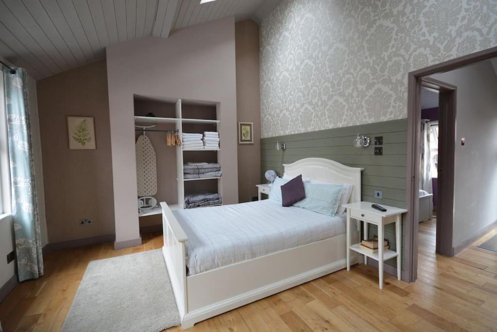 Cheerful 2 Bed With Terrace In Camden Appartement Londen