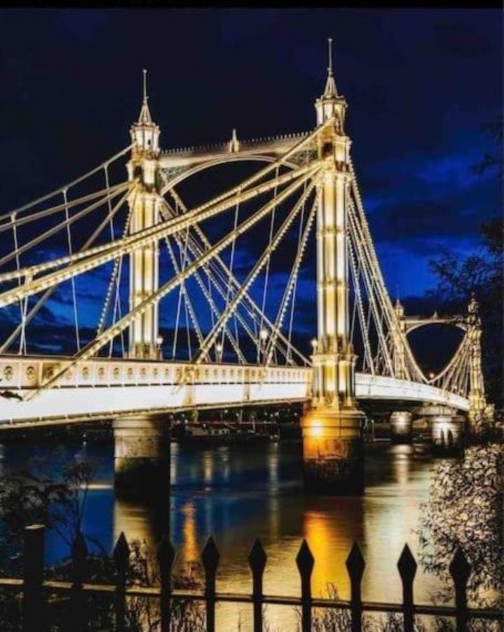 Aparthotel New 2 Bedroom Flat Riverview Balcony Londres