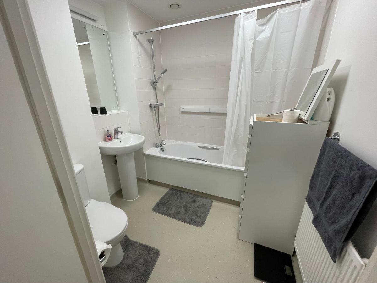 Spacious 2 Bedroom Modern Flat & Parking Appartement *