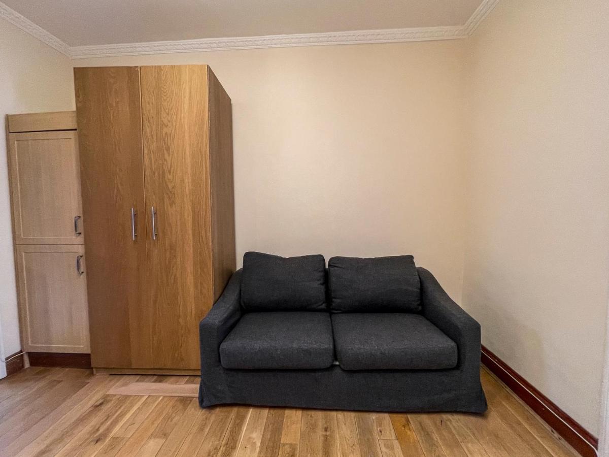 Lovely&bright Flat Close To *