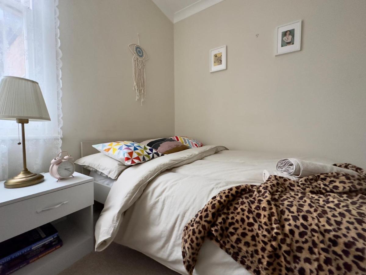 Cosy 3 Bedroom Flat Nearby Willsden London