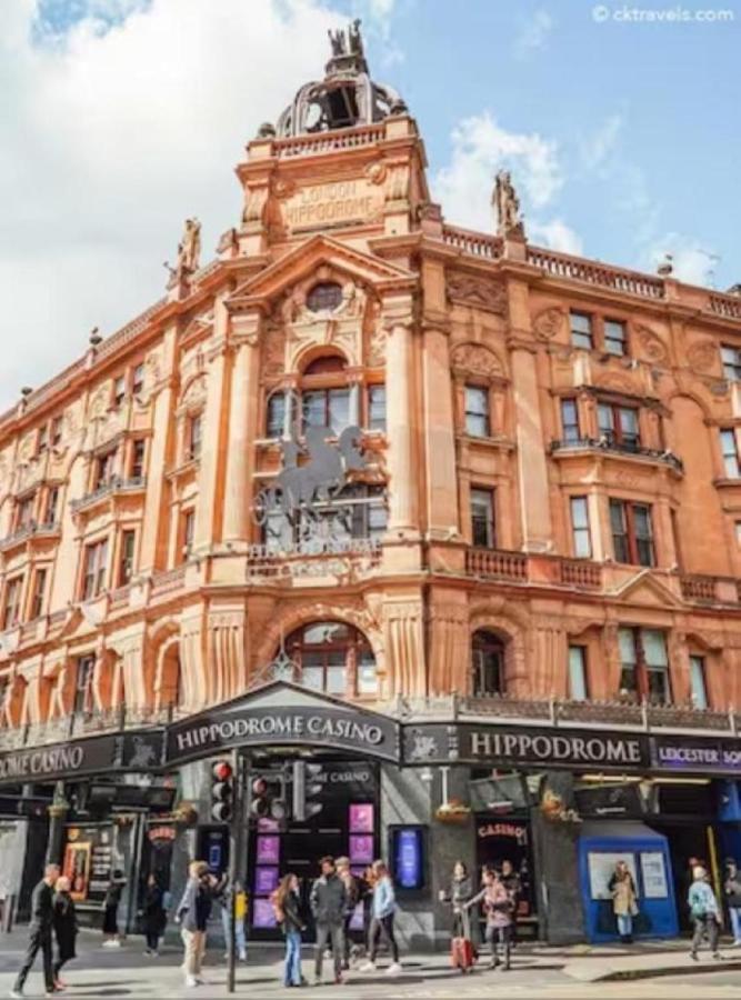 Alluring 2-bed, 2-bath Flat On High Street Kensington, Near Kensington Palace Appartement