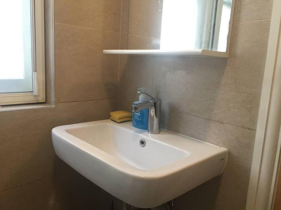 Apartment For Family Upto 5 London