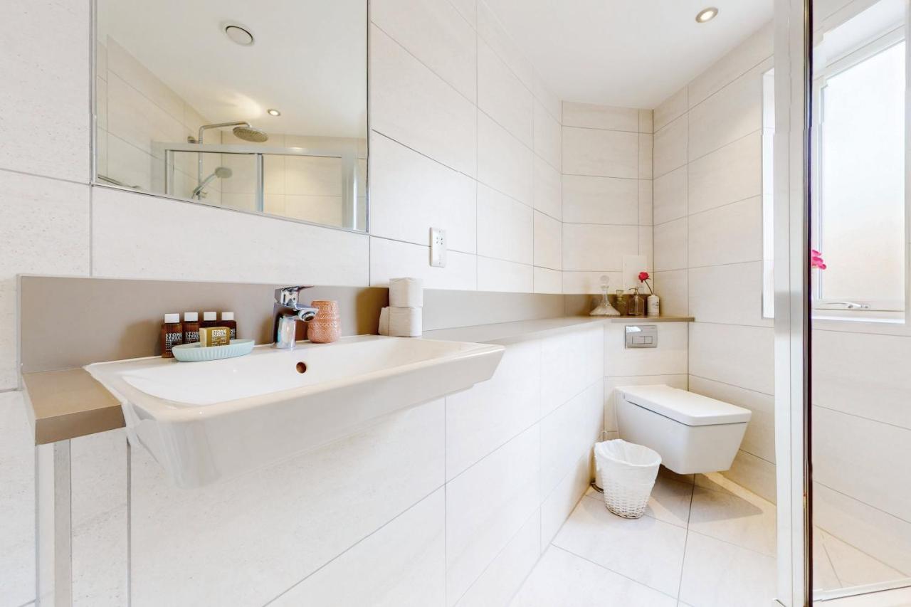 Modern And Spacious 4 Bed House In The Centre Londres