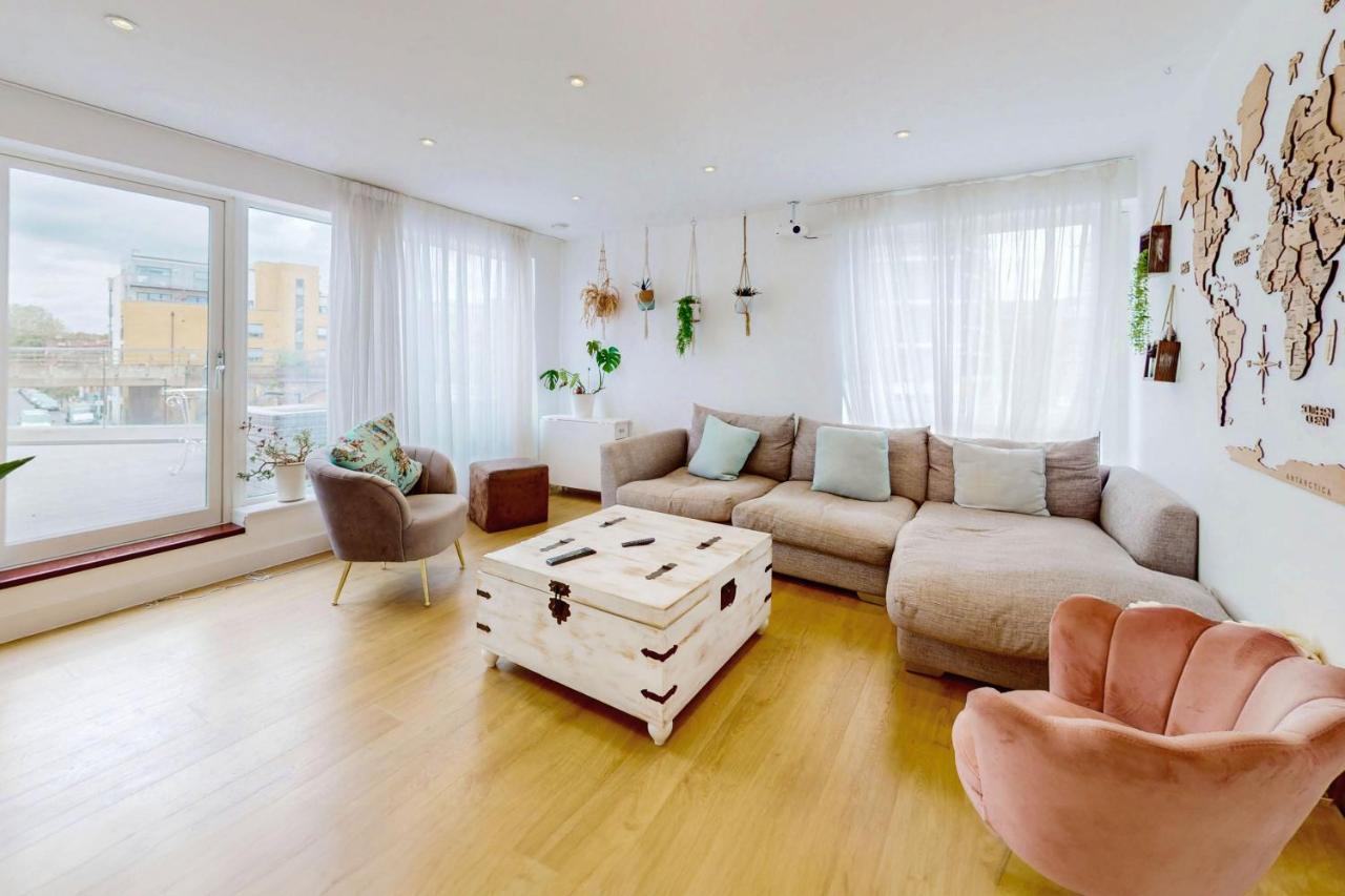 Modern And Spacious 4 Bed House In The Centre Сasa de vacaciones *