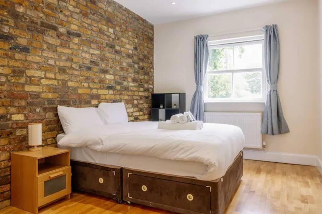 Apartment Bright And Quiet 2-bed 2-bath With Great Patio