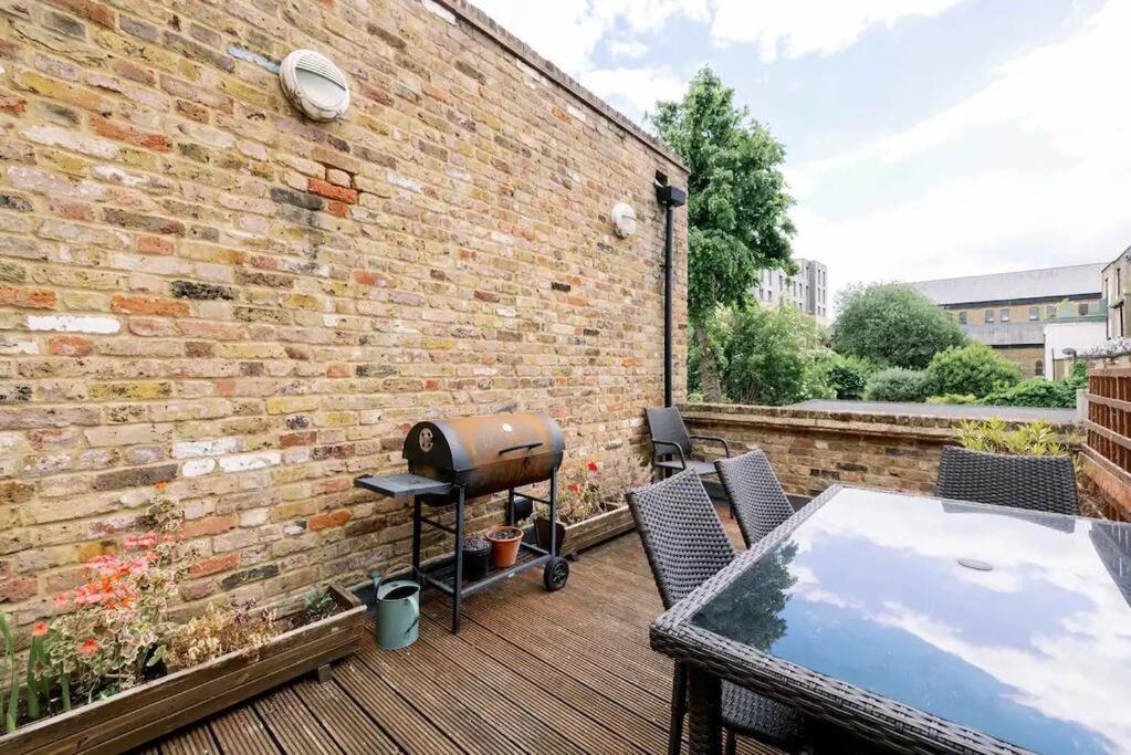 Bright And Quiet 2-bed 2-bath With Great Patio Apartment