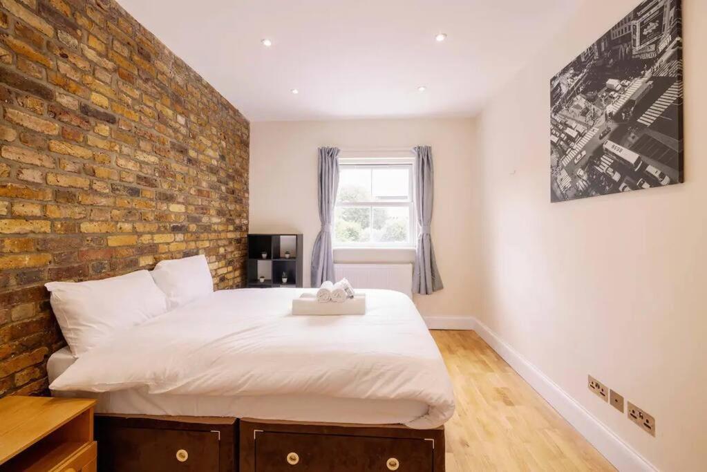 Apartment Bright And Quiet 2-bed 2-bath With Great Patio