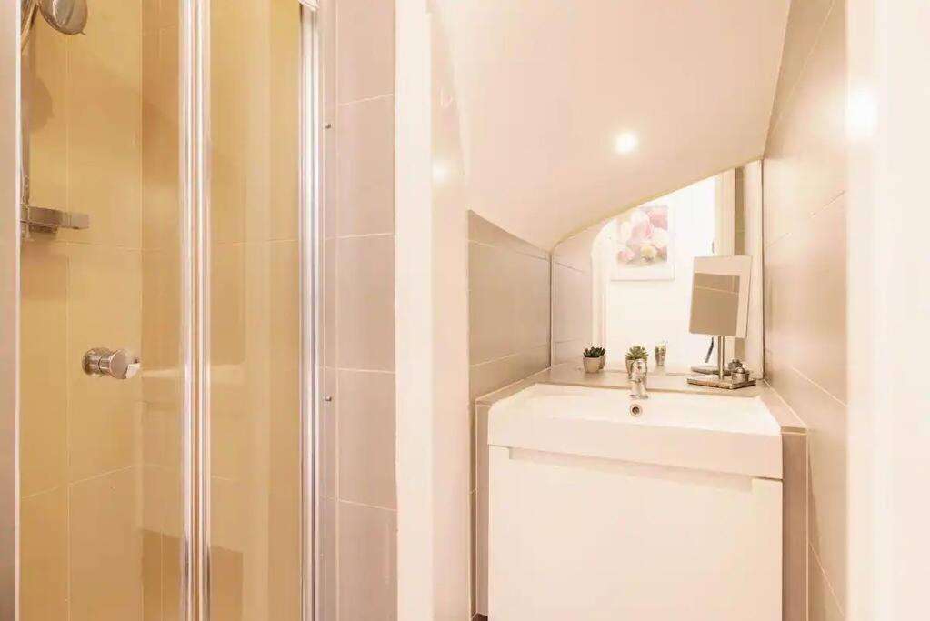 Bright And Quiet 2-bed 2-bath With Great Patio