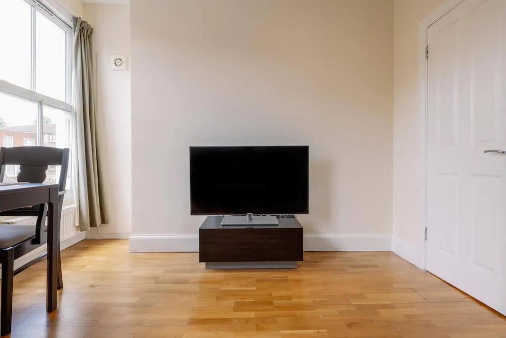 Bright And Quiet 2-bed 2-bath With Great Patio Apartment *