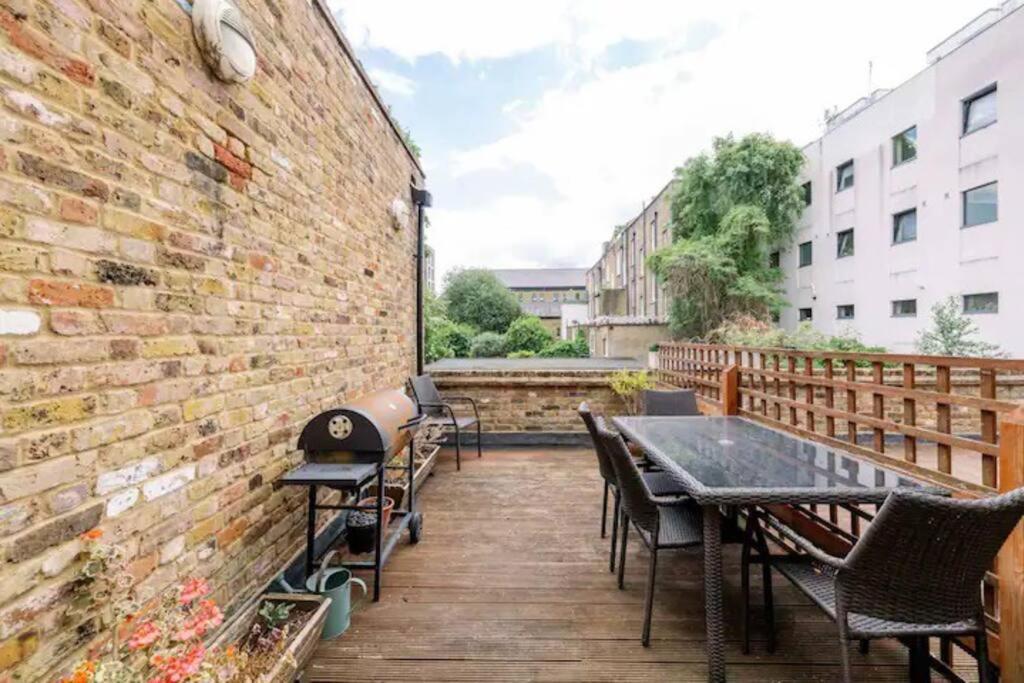 Bright And Quiet 2-bed 2-bath With Great Patio * London